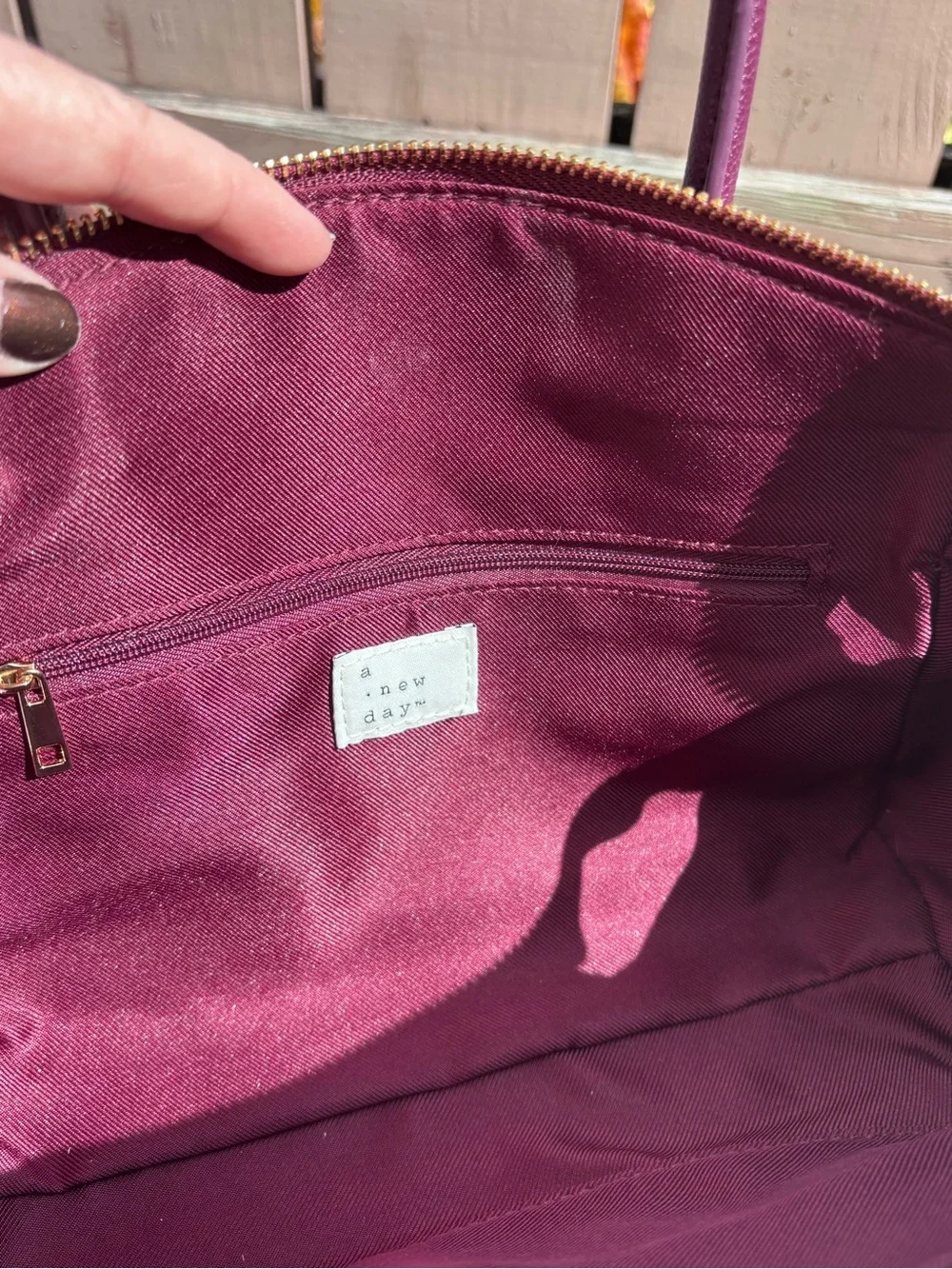🎉NWT🎉 Elegant Burgundy Winged Satchel Handbag with Top Handles